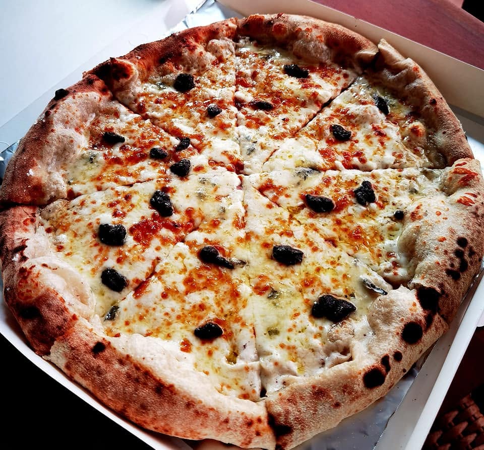 Villa Negro Cafe pizza
