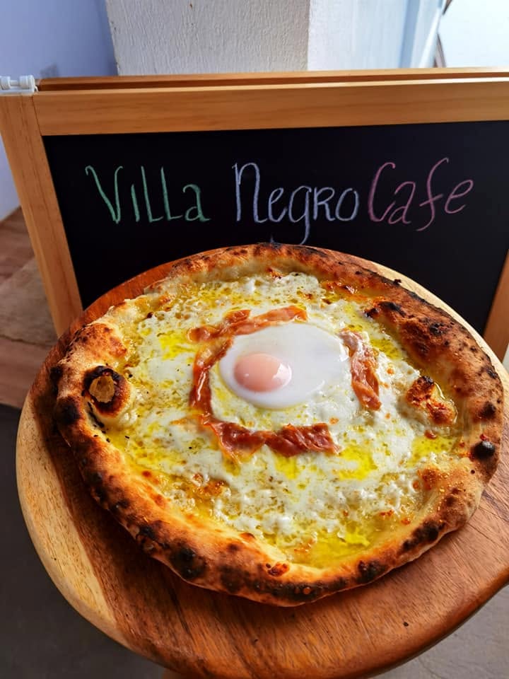 Villa Negro Cafe pizza, Mogpog