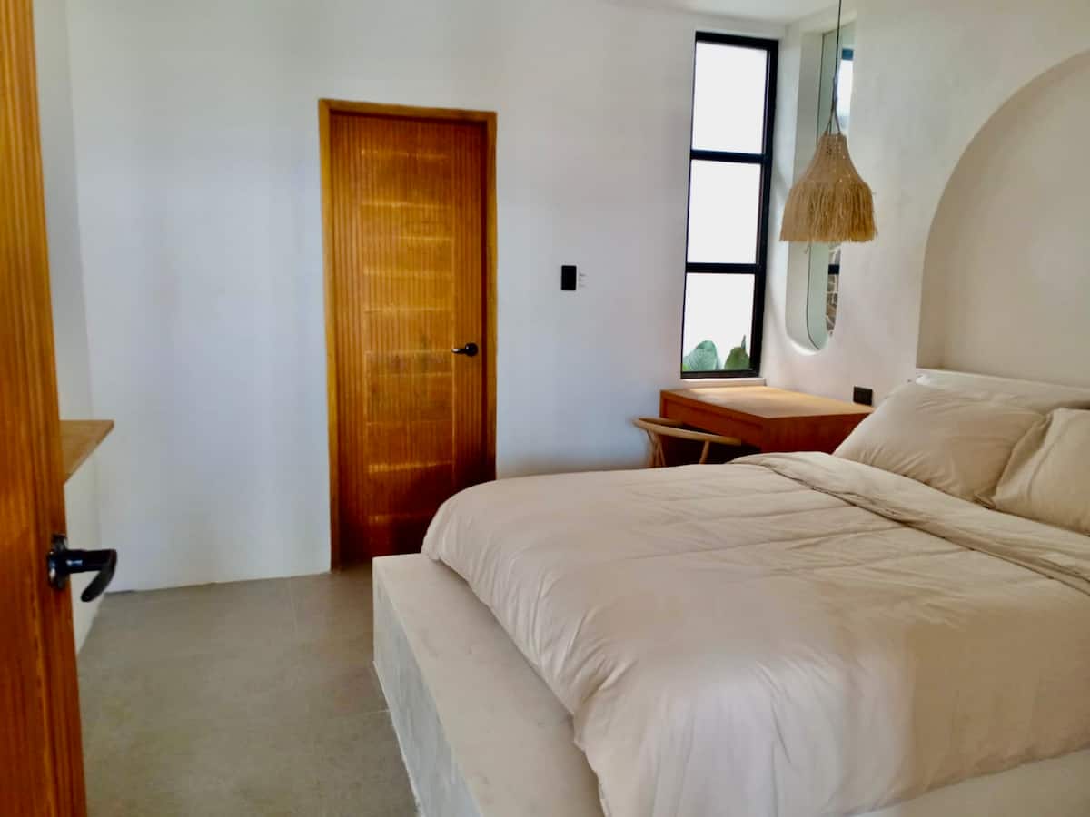 Boac Beach Front Villa with Pool 2B2BR 140SQM photo 3