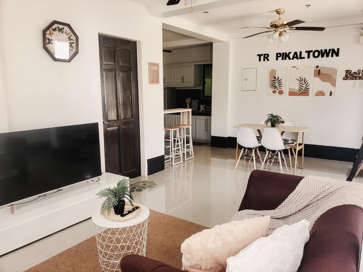 El Kim Suites: Cozy, Modern Stay photo 2