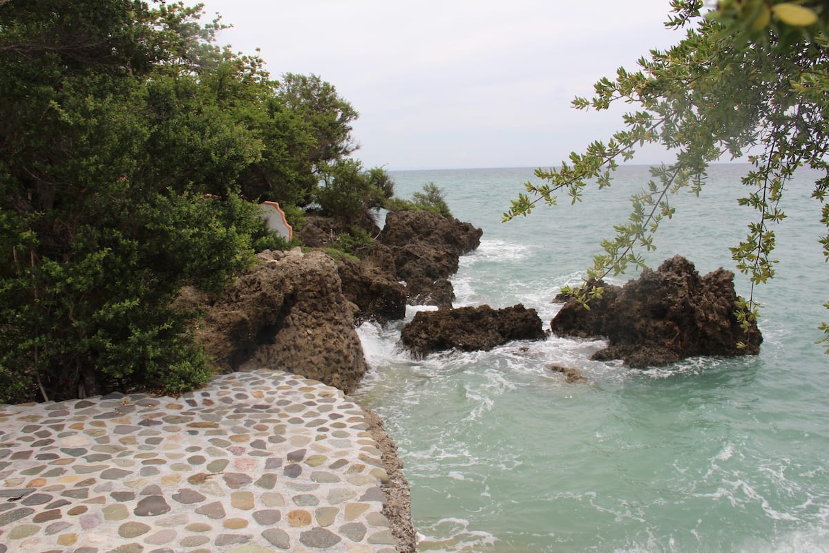 Flintstone Cave House in philippines photo 4