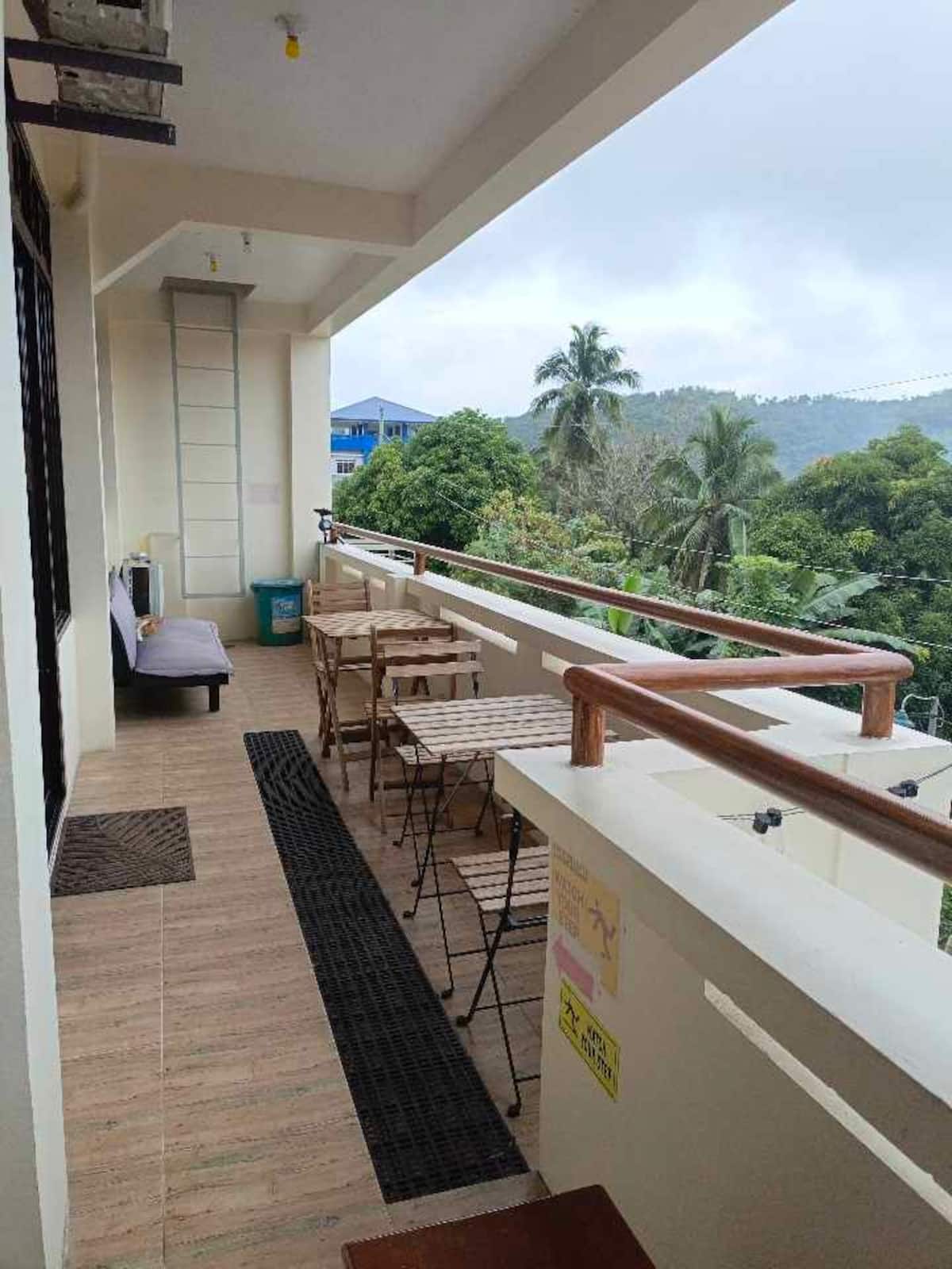 Jethro's Hotel and Resto