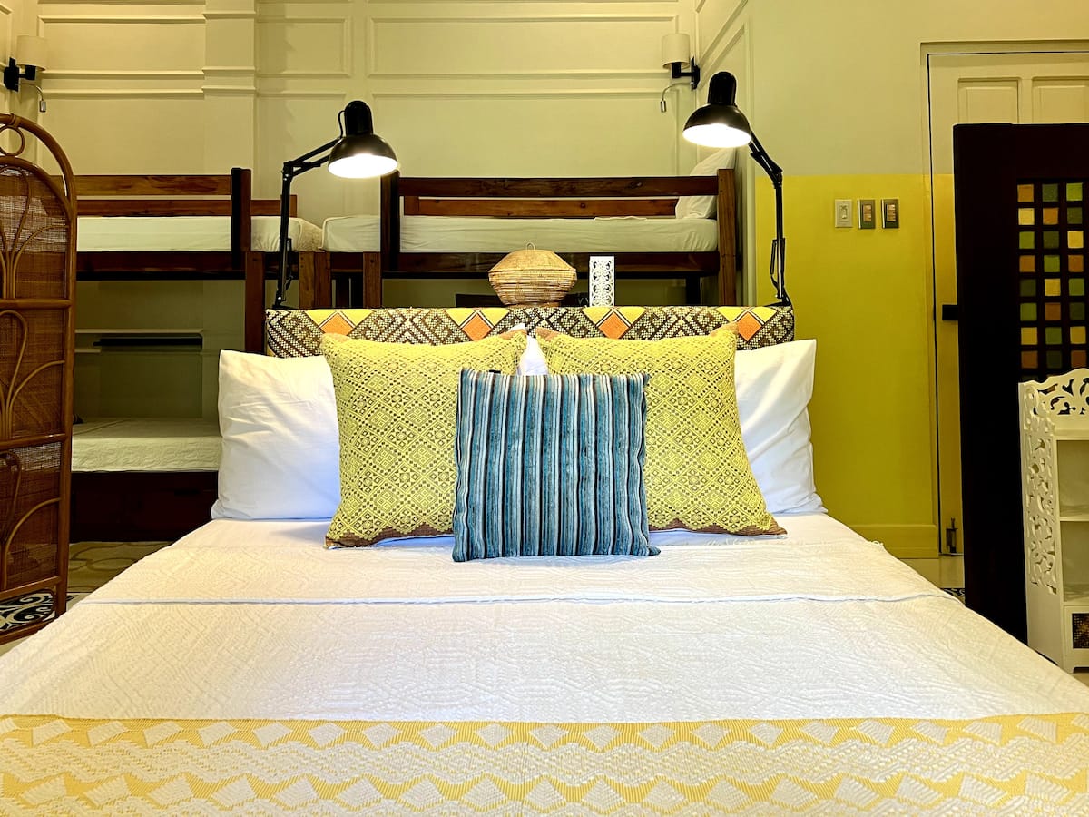 Silid Dilaw: Room for 6 pax photo 2